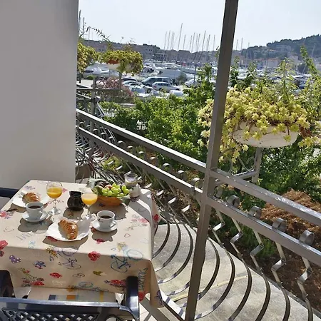 Apartment Sunny Day *